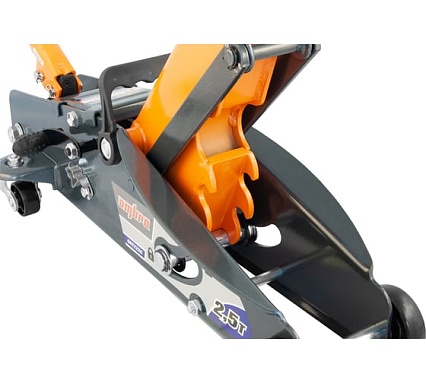 Подкатной домкрат с фиксатором в кейсе Ombra OHT225C 2.5 т 140-387 мм 55762 055762