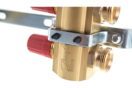 Комплект коллекторов Danfoss FHF-4 set с кронштейнами и воздухоотводчиками 4 контура 088U0704
