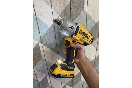 Импульсный гайковерт DeWalt DCF899N