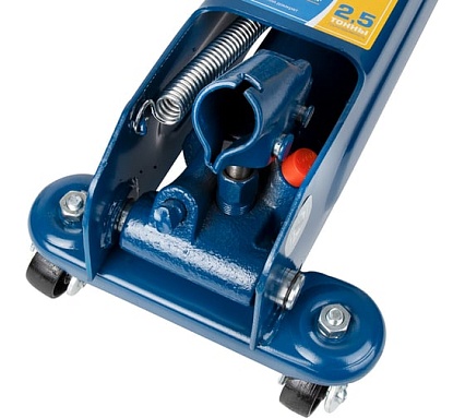 Подкатной гидравлический домкрат Kraft 2.5 т, кейс KT 820003