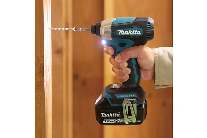 Аккумуляторный ударный шуруповерт Makita 18В, BL, XPT, Li-ion, 140 Нм, 2 скорости DTD157RTJ