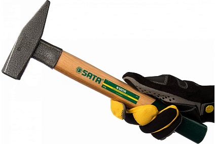 Слесарный молоток с деревянной рукояткой 500гр Sata 92404