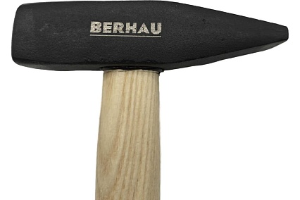 Молоток слесарный Berhau 600г деревянная ручка 102117