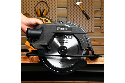 Дисковая (циркулярная) пила Deko DKCS2400-210 2400 Вт, диск 210 мм 063-4319
