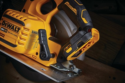 Дисковая пила DeWalt 18 В XR FLEXVOLT ADVANTAGE DCS573NT-XJ