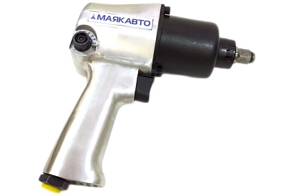 Пневмогайковерт МАЯКАВТО 1/2" 680 Nm, в кейсе, с набором головок, 10-24 мм /1/5_ 52681мк