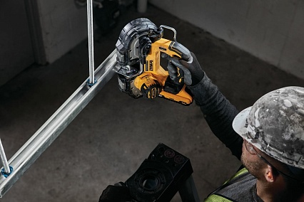 Ручная ленточная пила по металлу DeWalt 18 В XR DCS377NT-XJ