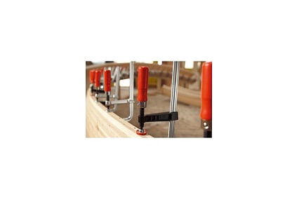 Струбцина BESSEY из ковкого чугуна 400/175, усилие 5.5 кН, с деревянной рукояткой BE-TPN40BE