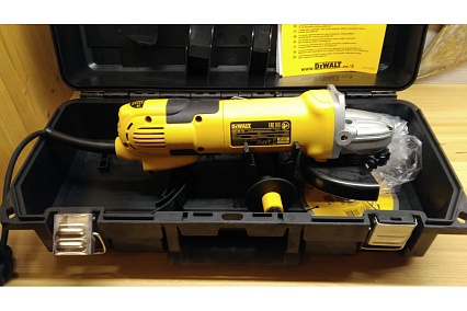Угловая шлифмашина DeWalt D 28136