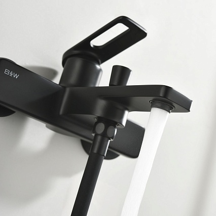 Смеситель для ванны Black&White Gravity GL-9101-MB черный матовый Смеситель для ванны Black&White Gravity GL-9101-MB черный матовый
