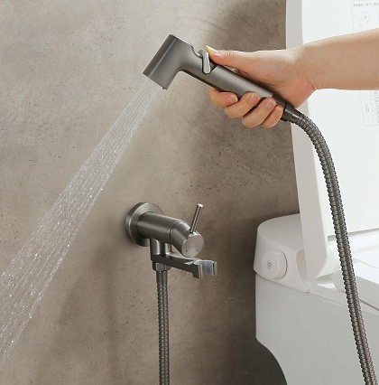 Смеситель Aquatek Ника AQ1819BGM с гигиеническим душем, оружейная сталь Смеситель Aquatek Ника AQ1819BGM с гигиеническим душем, оружейная сталь