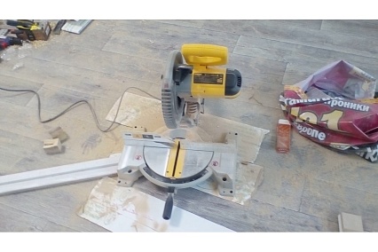 Торцовочная пила DeWalt DW714