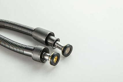 Смеситель Aquatek Европа AQ1021BGM с гигиеническим душем, оружейная сталь Смеситель Aquatek Европа AQ1021BGM с гигиеническим душем, оружейная сталь