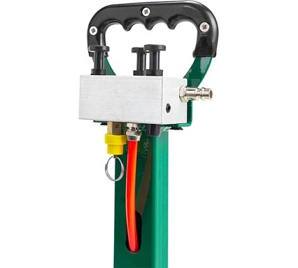 Домкрат подкатной пневматический Rockforce 6т RF-TRA1823(59251)