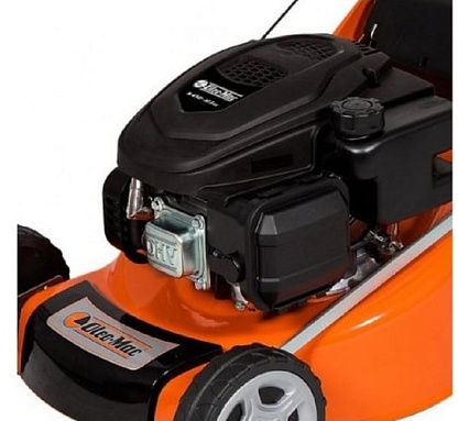 Газонокосилка Oleo-Mac gv 44 tk comfort, двигатель emak k450 ohv (123 cc), самоходная, травосборник 60 л, ширина деки 44 см, ширина кошения 41 см, 24.5 кг 6610-9074E5