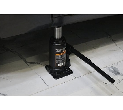 Домкрат 10т, ход штока 150мм Wiederkraft WDK-81100