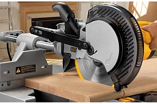 Торцовочная пила DeWalt DW 712