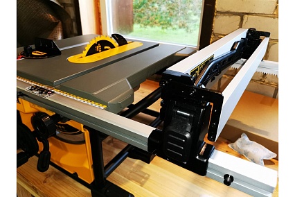 Настольная пила 1850 Вт, 5800 об/мин, диск 210x30 мм DeWalt DWE7485-QS