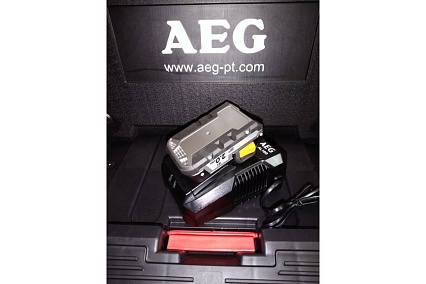 Аккумулятор (18 В; 2.0 А*ч; Li-Ion) + зарядное устройство SETL1820AL AEG 4935478072