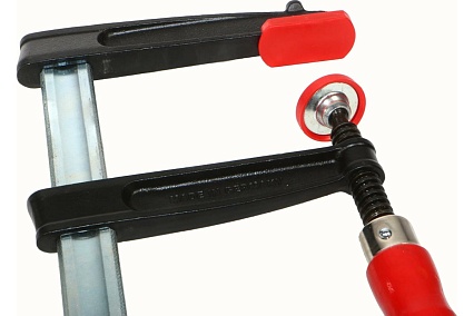 Струбцина BESSEY из ковкого чугуна 300/120, усилие 5.5 кН, с деревянной рукояткой BE-TPN30S12BE