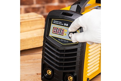 Инверторный сварочный аппарат Deli DL-ZX7-120-E1 120A 103014