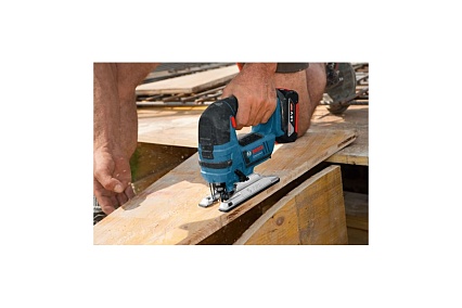 Аккумуляторная лобзиковая пила Bosch GST 18 V-LI B 0.601.5A6.103