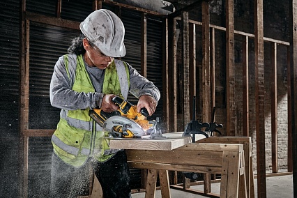 Дисковая пила DeWalt 18 В XR FLEXVOLT ADVANTAGE DCS573NT-XJ