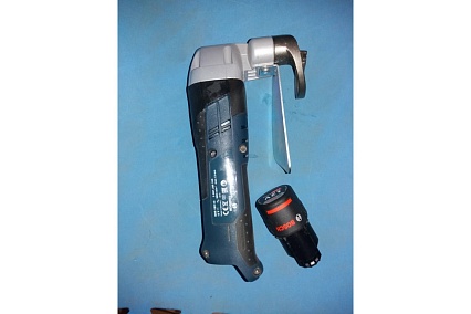 Аккумуляторные ножницы по металлу Bosch GSC 12V-13 Professional Solo 0.601.926.105