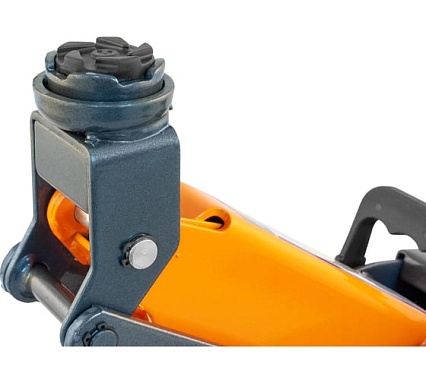 Подкатной домкрат с фиксатором в кейсе Ombra OHT225C 2.5 т 140-387 мм 55762 055762
