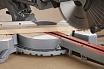 Торцовочная пила c протяжкой Black&Decker BES700