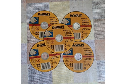 Круг отрезной по металлу INDUSTRIAL (125х22,2 мм) DeWalt DT42340Z