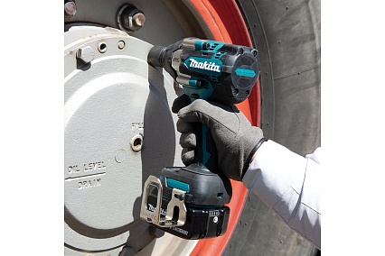 Ударный аккумуляторный гайковерт Makita LXT BL без аккумулятора и ЗУ DTW700Z