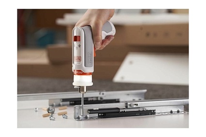 Аккумуляторная отвертка для сборки мебели Black&Decker BCRTA01-XJ