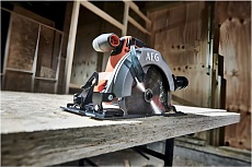 Аккумуляторная циркулярная пила AEG BKS18C2-0 4935478635