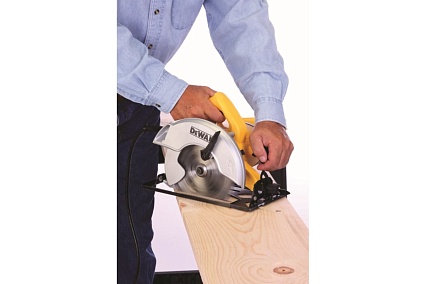 Дисковая пила DeWalt DW 366