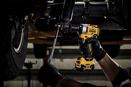 Бесщёточный импульсный гайковерт DeWalt 12 В XR DCF901P1-QW