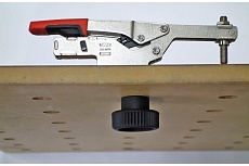Набор зажим регулируемый вертикальный и адаптер для МФ столов BESSEY BE-STC-VH50-T20