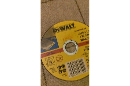 Круг отрезной по металлу INDUSTRIAL (125х22,2 мм) DeWalt DT42340Z