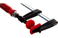 Струбцина BESSEY из ковкого чугуна 150/50, усилие 5.5 кН, с деревянной рукояткой BE-TPN15B5BE