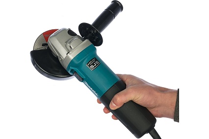 Угловая шлифмашина Makita 9565 CV