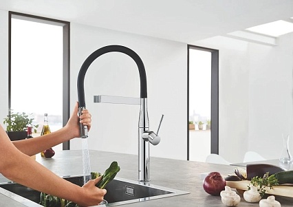 Смеситель для кухни Grohe Essence 30294000 с душем, хром