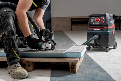 Аккумуляторная угловая шлифмашина Metabo W 18 L 9-125 Quick T03330