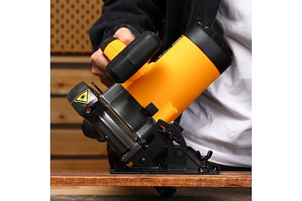 Дисковая (циркулярная) пила Deko DKCS1800 Laser 1800Вт, 190мм диск, лазерный указатель 063-4192