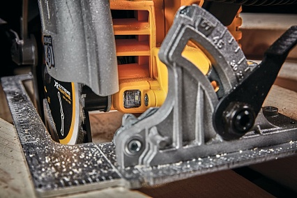 Дисковая пила DeWalt 18 В XR FLEXVOLT ADVANTAGE DCS573NT-XJ