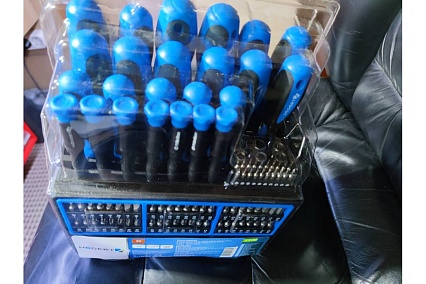 Набор отверток и бит Hoegert Technik 114 пр, сталь S2 HT1S099