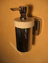 Дозатор Hansgrohe PuraVida 41503000