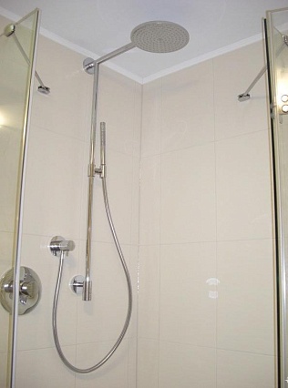 Душевая стойка Hansgrohe Raindance Showerpipe 240 27167000 с термостатом