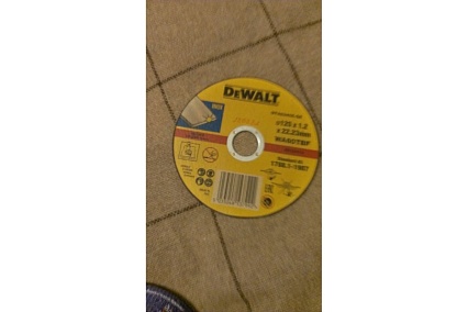 Круг отрезной по металлу INDUSTRIAL (125х22,2 мм) DeWalt DT42340Z