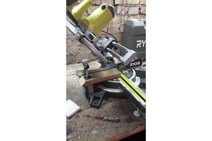 Торцовочная пила Ryobi EMS254L 5133001202